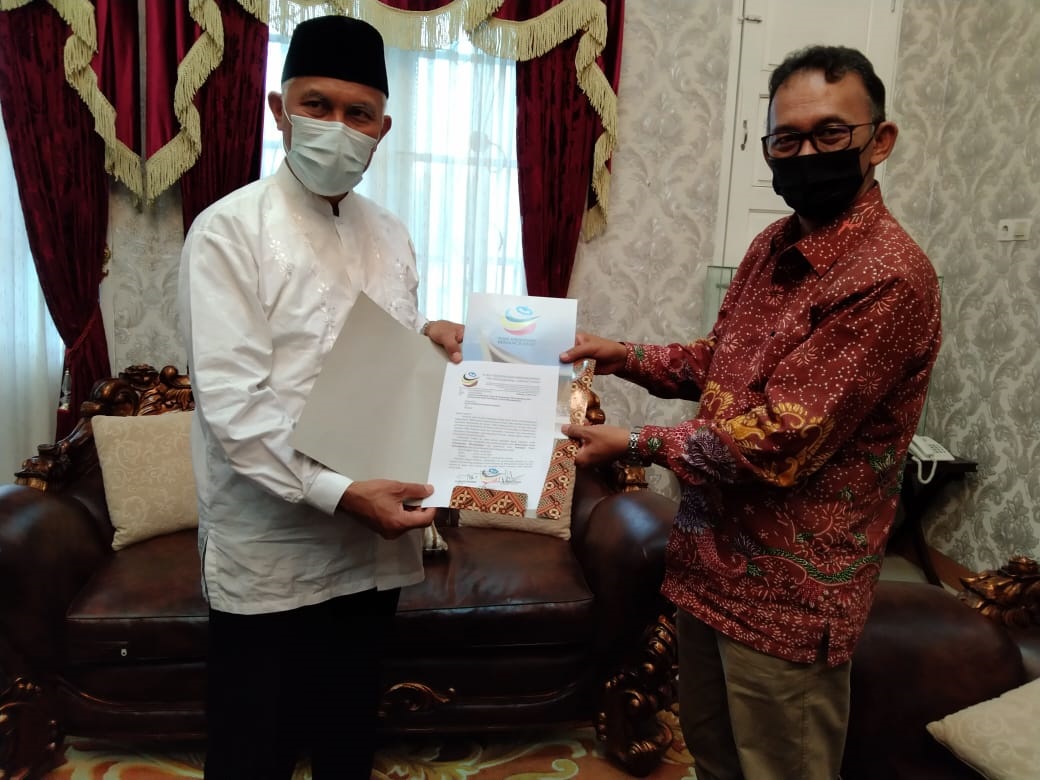 Pertemuan Pengurus Yayasan PKM dengan Gubernur Mahyeldi