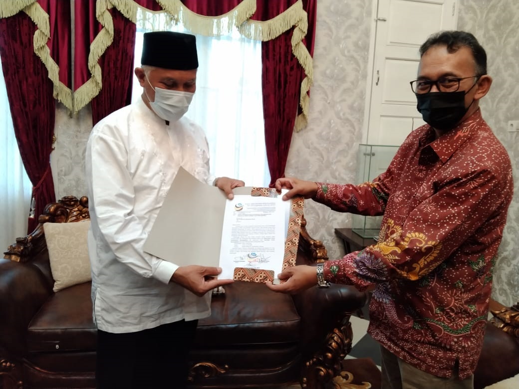 Pertemuan Pengurus Yayasan PKM dengan Gubernur Mahyeldi